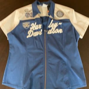 Women zip front shirt